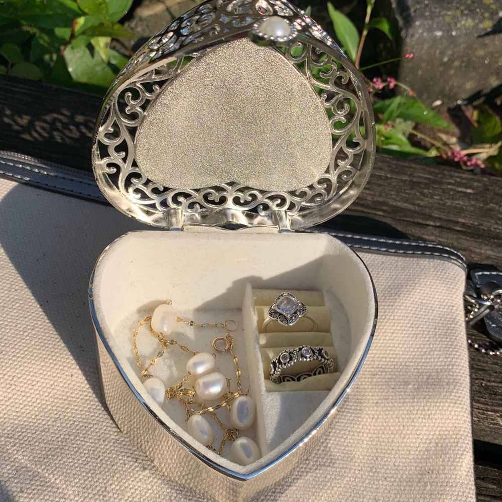 Jewelry box